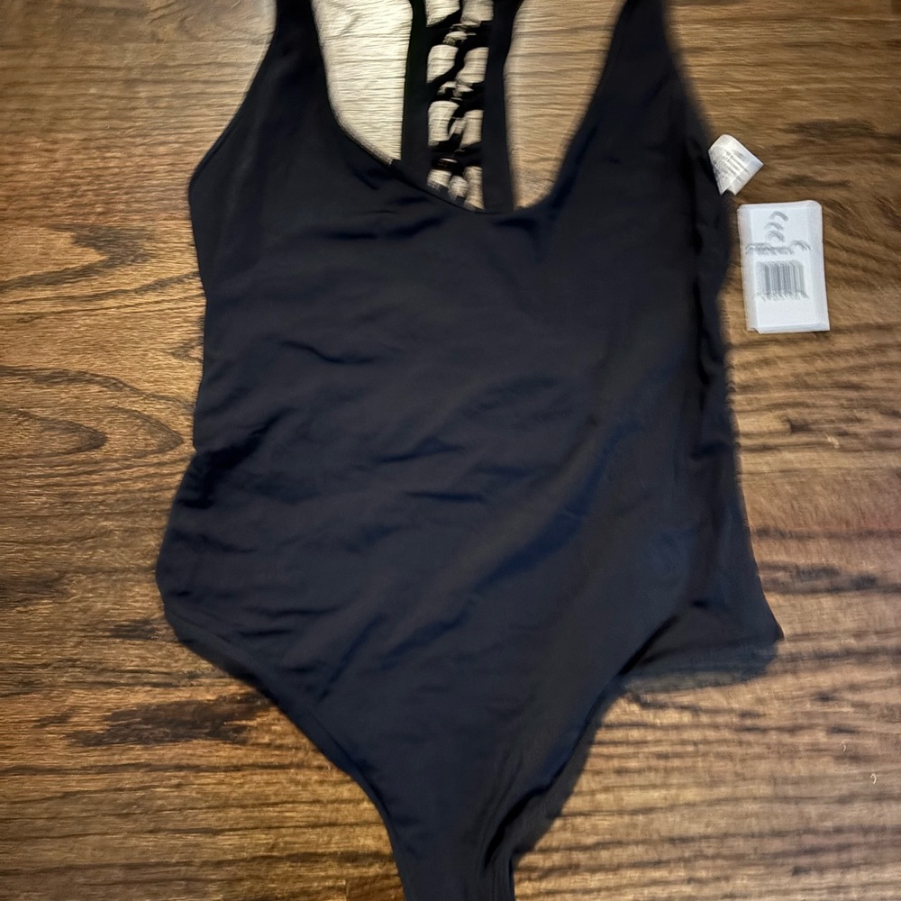 L*Space Black One Piece Swimsuit w/ gorgeous Back SOLID BLACK timeless - Picture 3 of 8